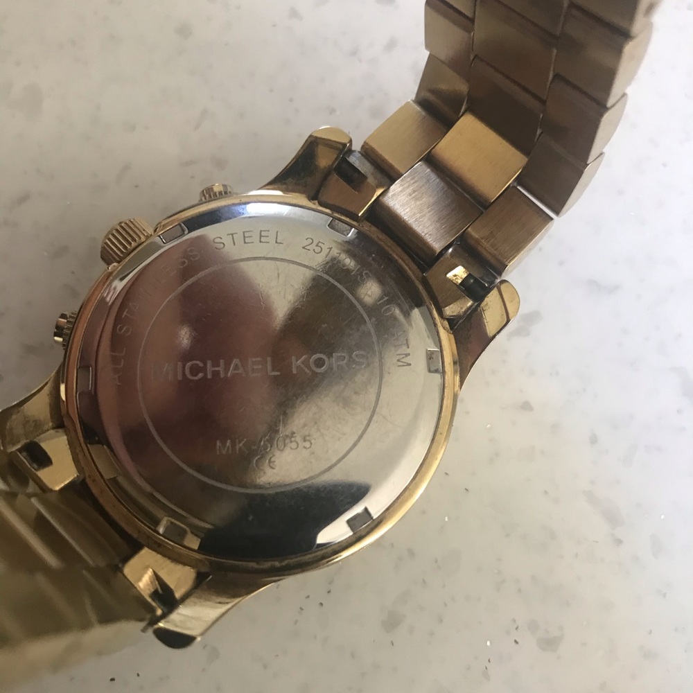 Michael Kors RUNWAY MK5055 Mid-Size Ladies Watch - Picture 4 of 5